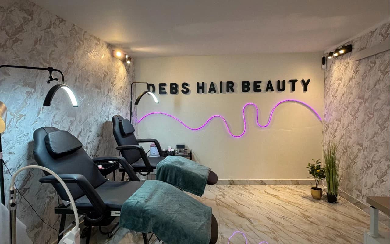 Intérieur du salon Debs Hair Beauty