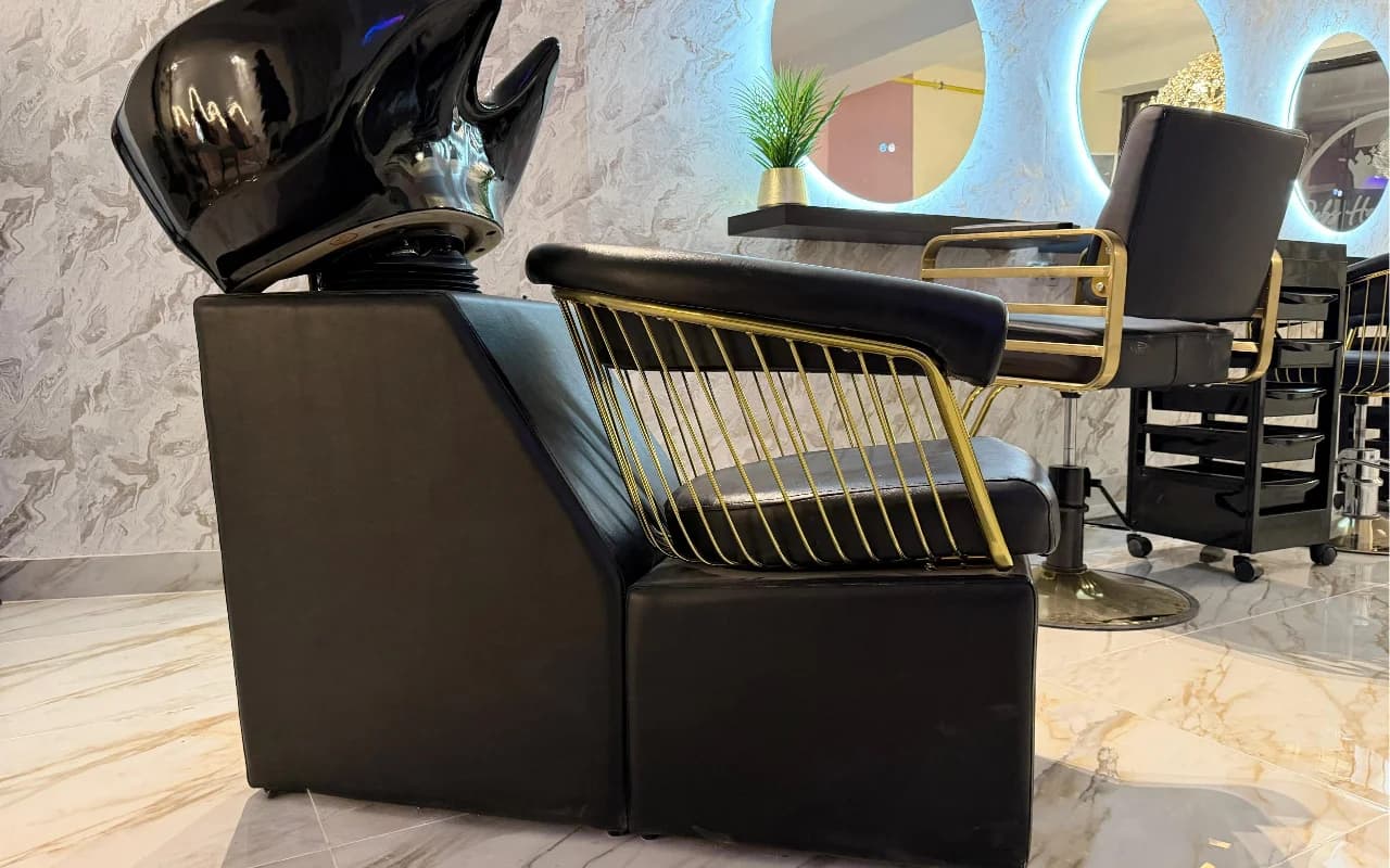 Intérieur du salon Debs Hair Beauty