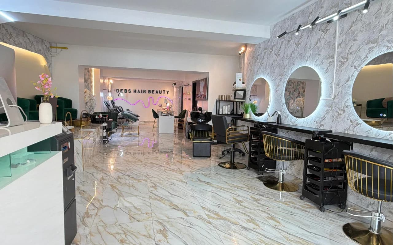 Intérieur du salon Debs Hair Beauty